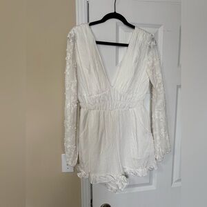 Saints and secrets size large minute long sleeve white romper